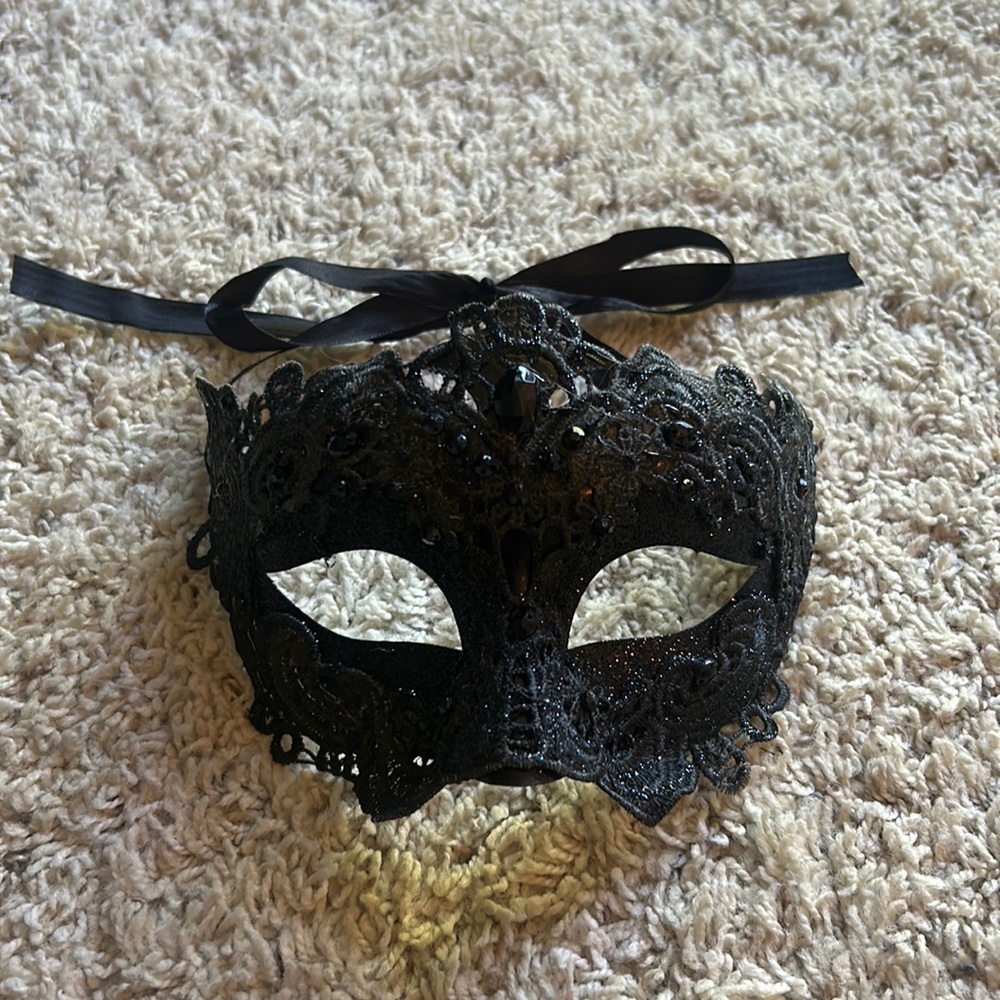 Black glitter lace masquerade mask